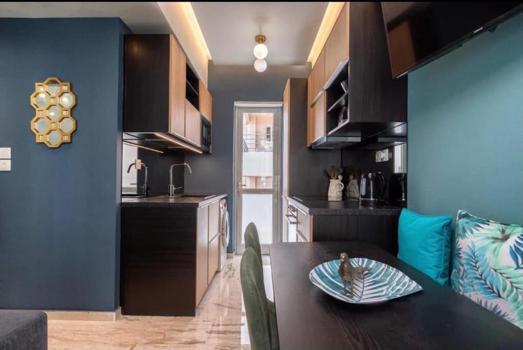 אתונה Artistic Apt In Vibrant Gazi With Large Terrace By Ghh מראה חיצוני תמונה